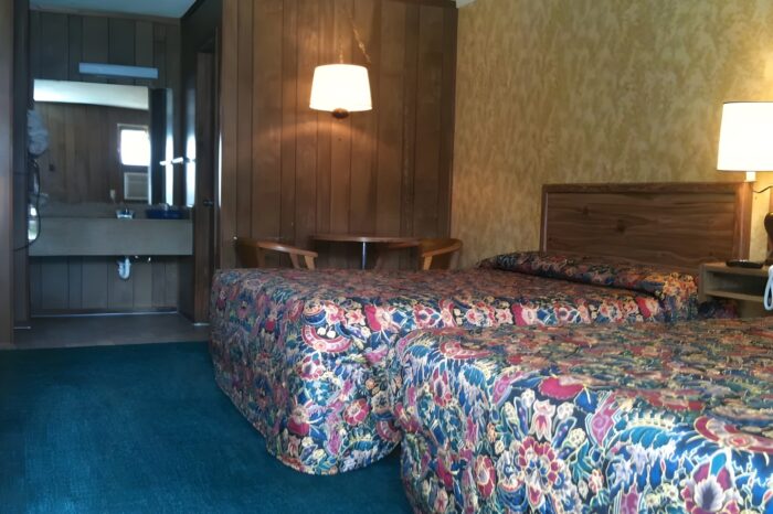 Single room queen beds-Hill Country Inn